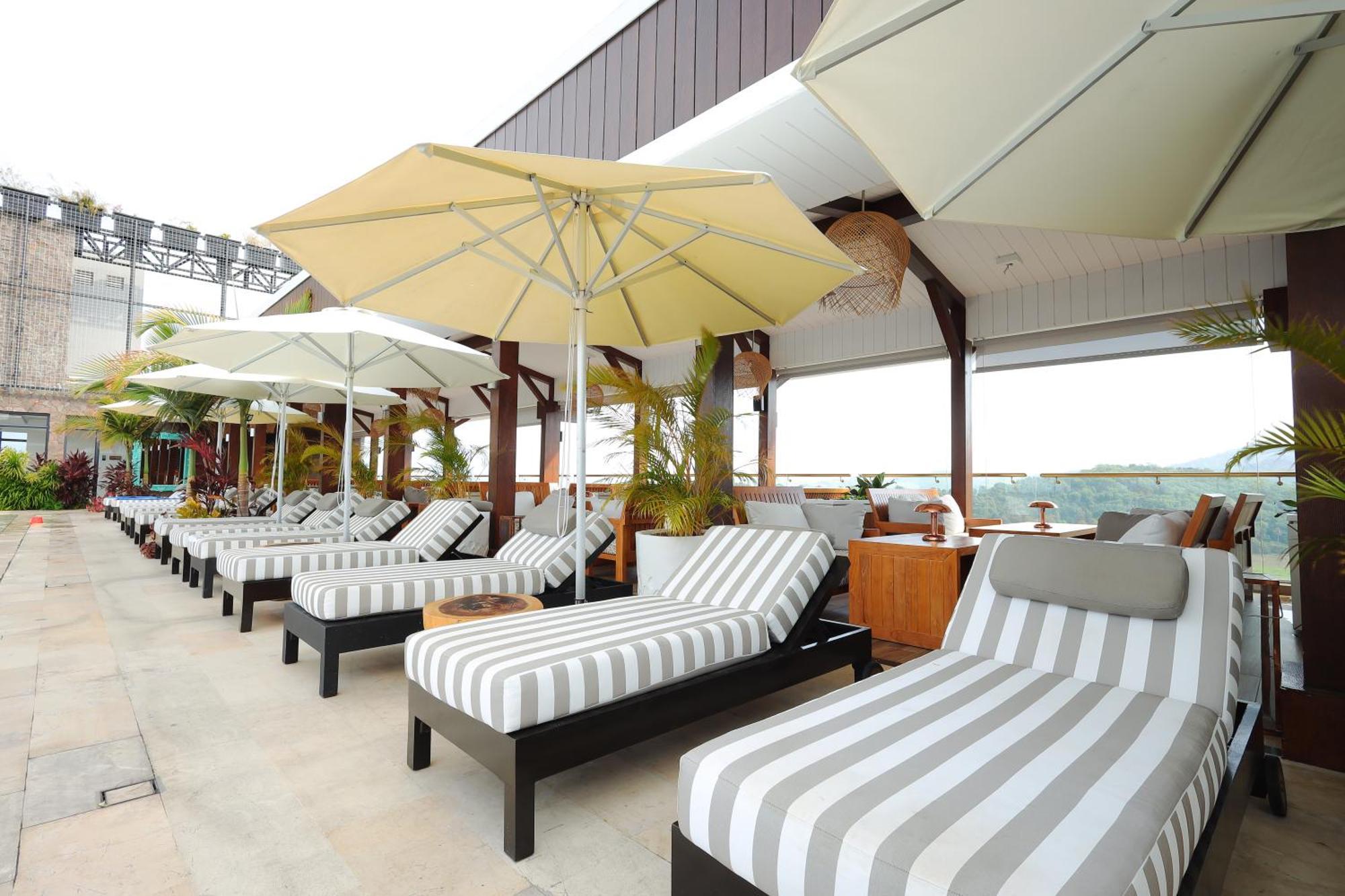 The Riyaz Lavanya Langkawi Pantai Cenang  Exterior foto Rooftop pool at the hotel