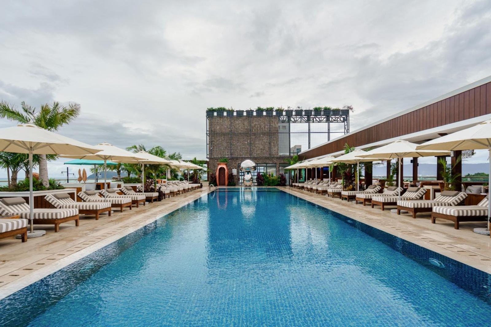 The Riyaz Lavanya Langkawi Pantai Cenang  Exterior foto The rooftop pool at the hotel