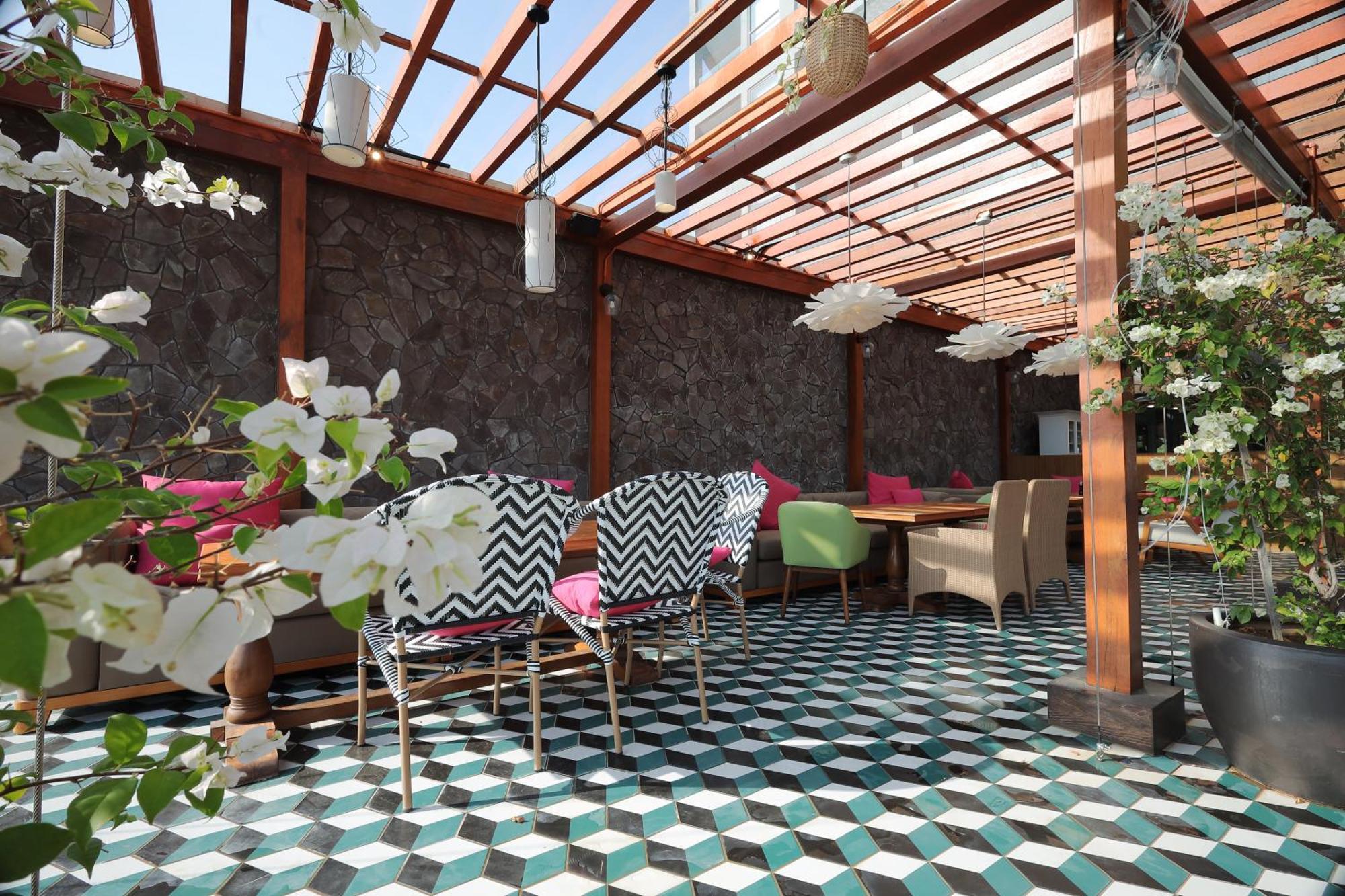 The Riyaz Lavanya Langkawi Pantai Cenang  Exterior foto Rooftop bar